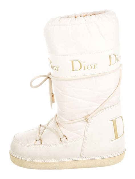 dior moon boots white